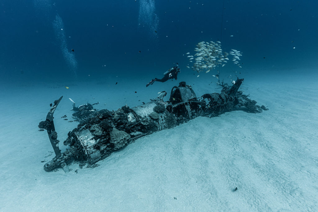 Oahu certified scuba diving, Corsair wreck